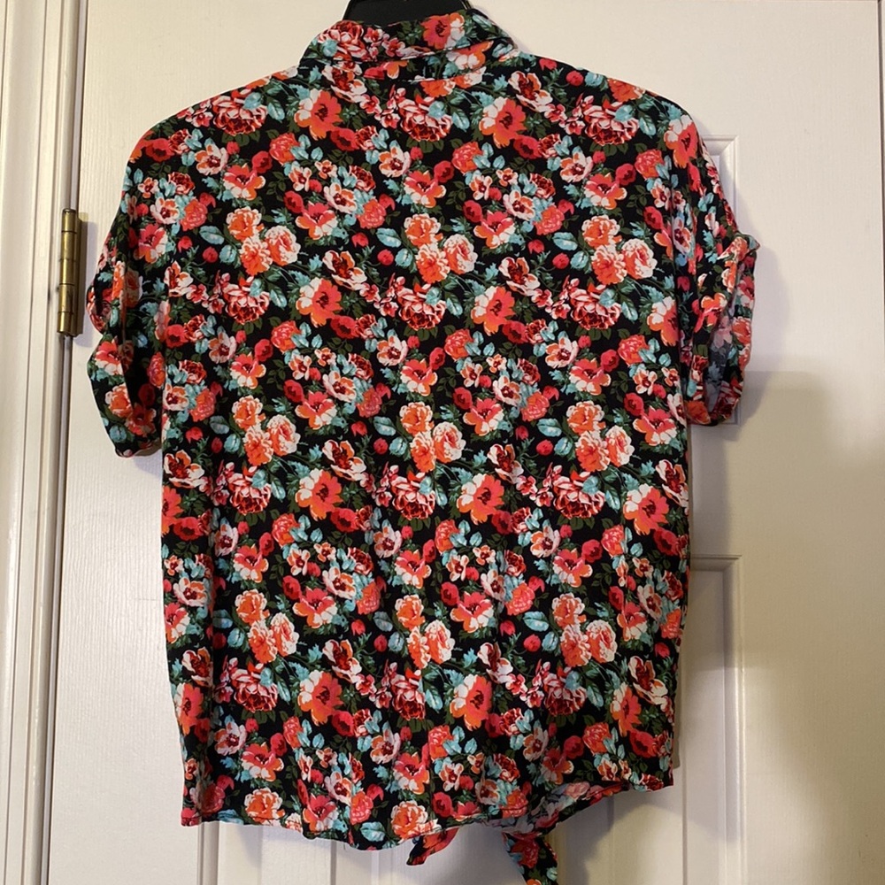 Floral button down - Picture 4 of 4